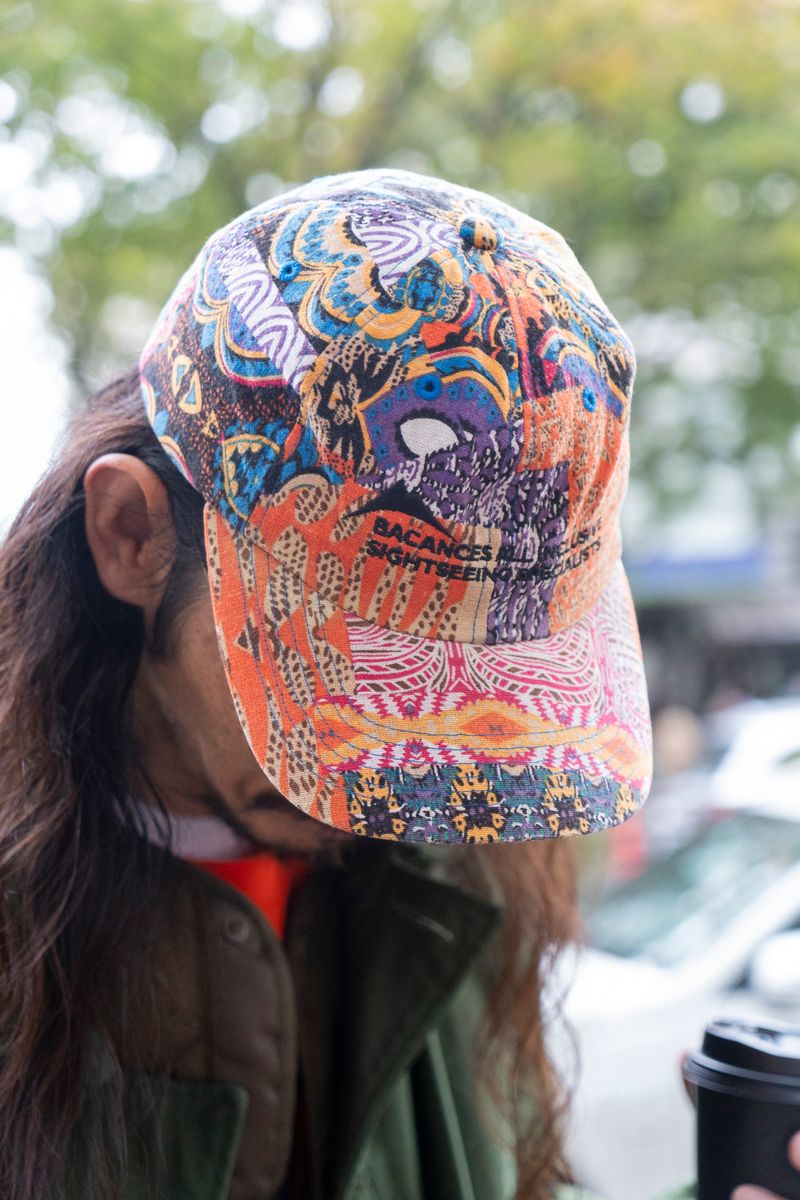 鮮やかなトレーナーが重ね着に奥行きを出す 橋本瑞稀 3枚目の写真