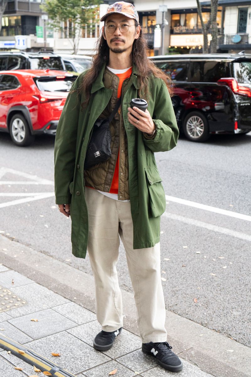 鮮やかなトレーナーが重ね着に奥行きを出す 橋本瑞稀