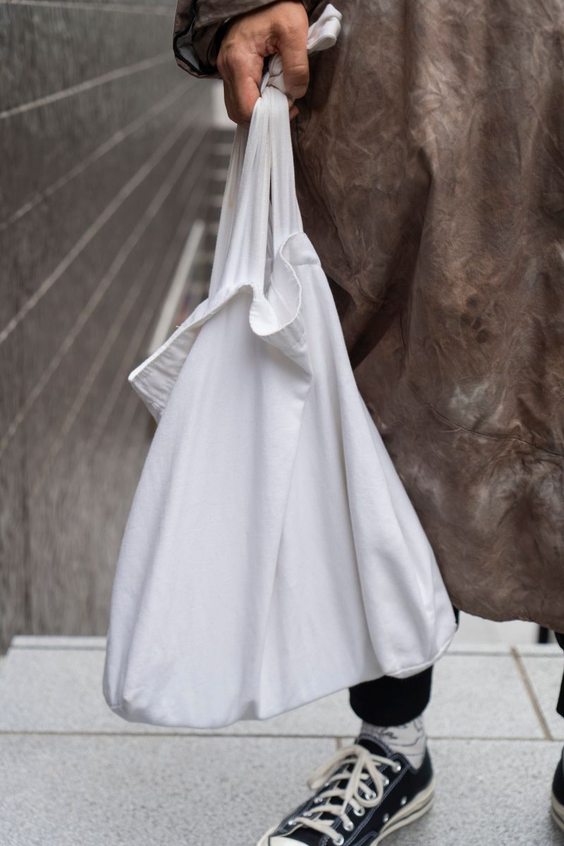 視線を集めるデザイナーズブランドのコート 伊藤州平 4枚目の写真