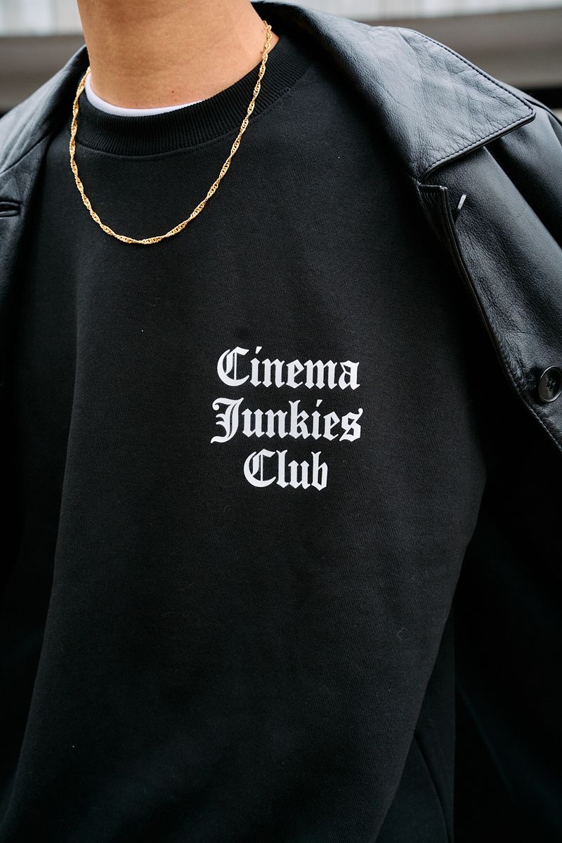 レザー×スウェットで作るオールブラック 成田拓郎 5枚目の写真