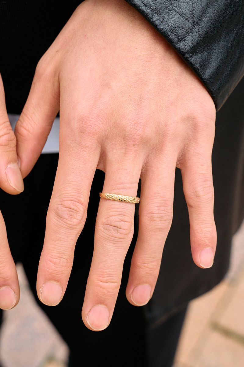 レザー×スウェットで作るオールブラック 成田拓郎 6枚目の写真