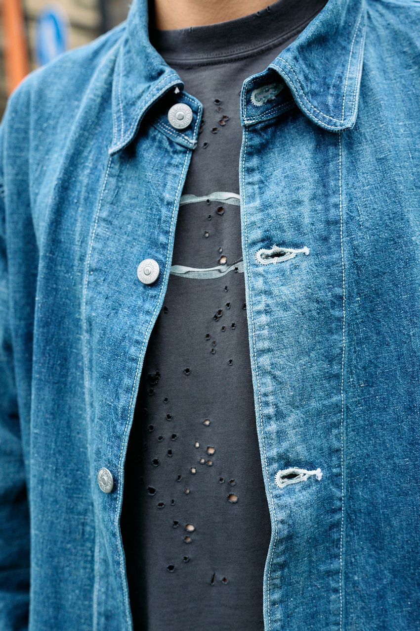 昔馴染みの「デニムジャケット」コーデをひと工夫。色み、シルエットで新鮮に見せた3名をスナップで - 10枚目の画像