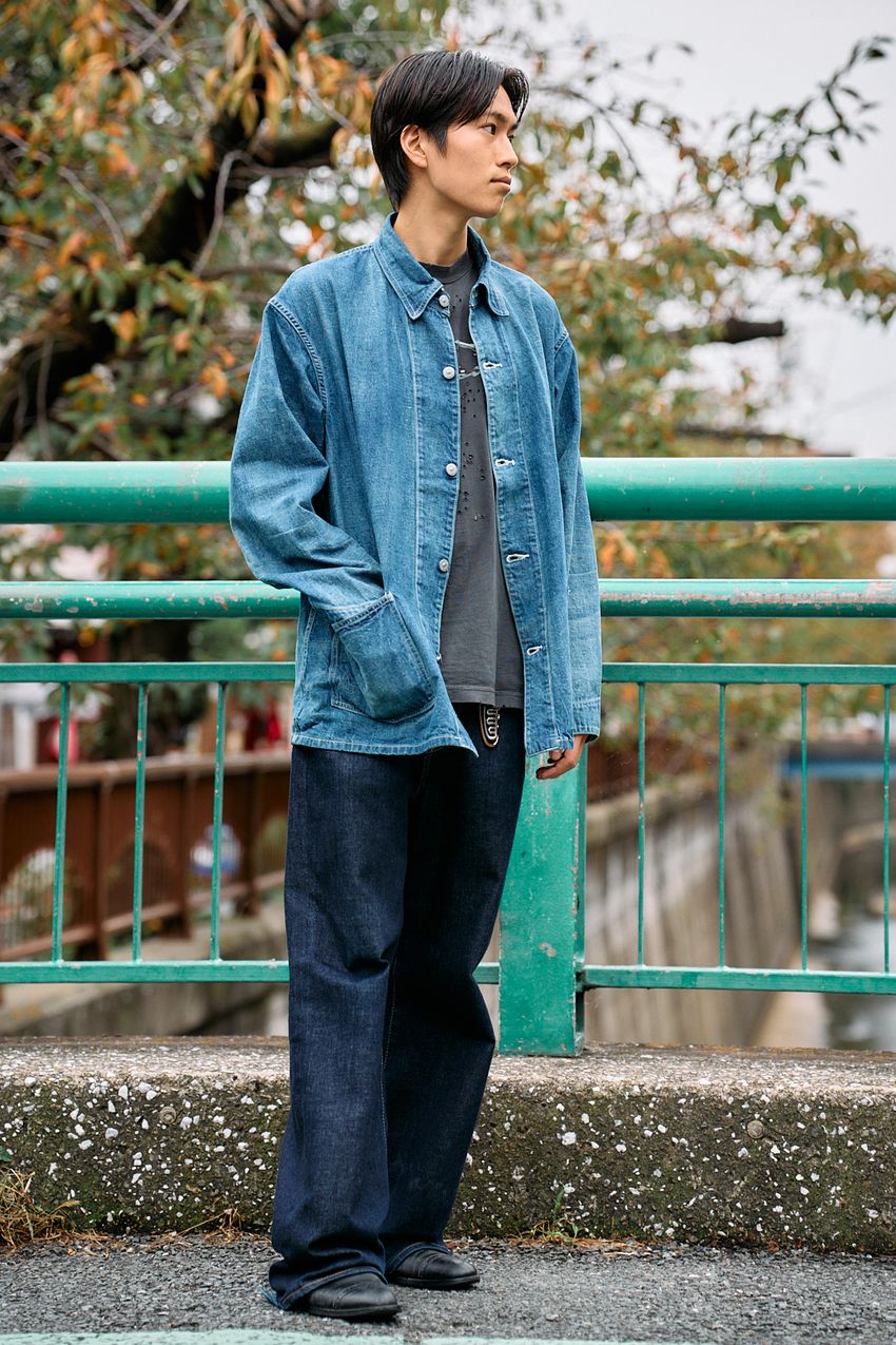 昔馴染みの「デニムジャケット」コーデをひと工夫。色み、シルエットで新鮮に見せた3名をスナップで - 8枚目の画像