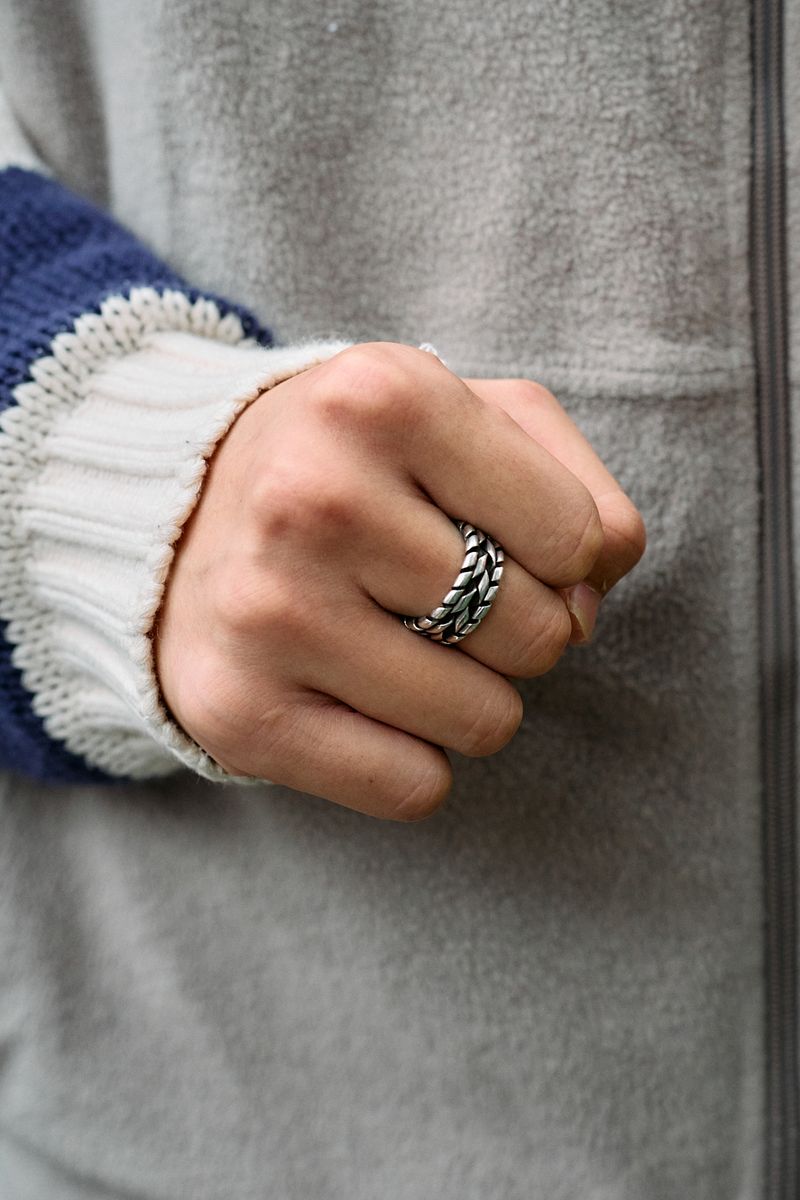 薄色デニムとやさしい色のフリースがマッチ 松尾颯吾 3枚目の写真