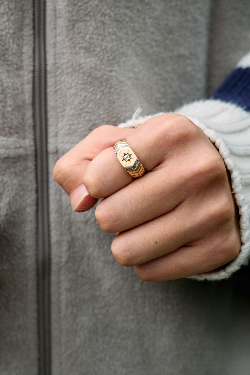 薄色デニムとやさしい色のフリースがマッチ 松尾颯吾 4枚目の写真