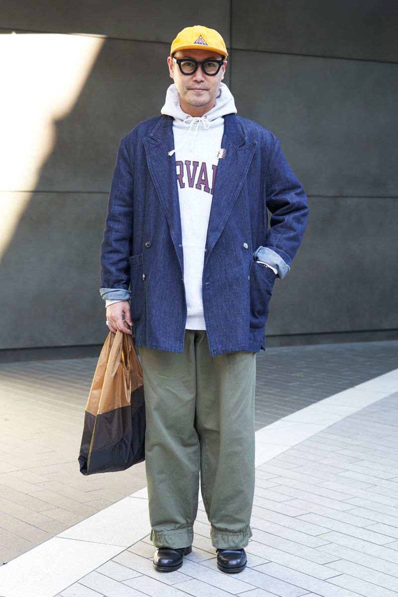 クロムハーツのヘアクリップがラペルに光る 大矢