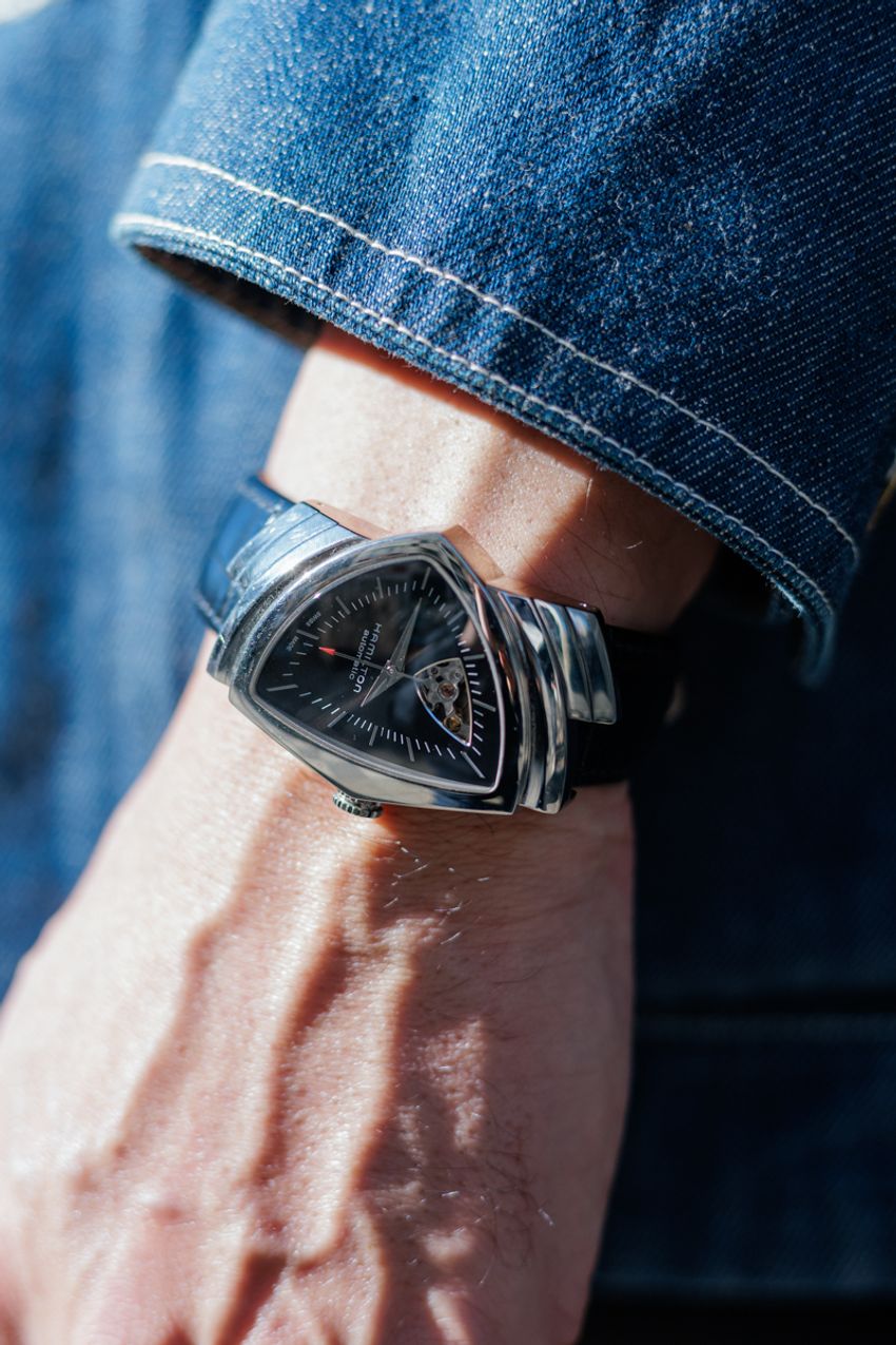 ゆるめトップス＋細身ボトムスで作る“Vライン”シルエット。スナップに見る新潮流【20代 30代 40代別】 - 2枚目の画像