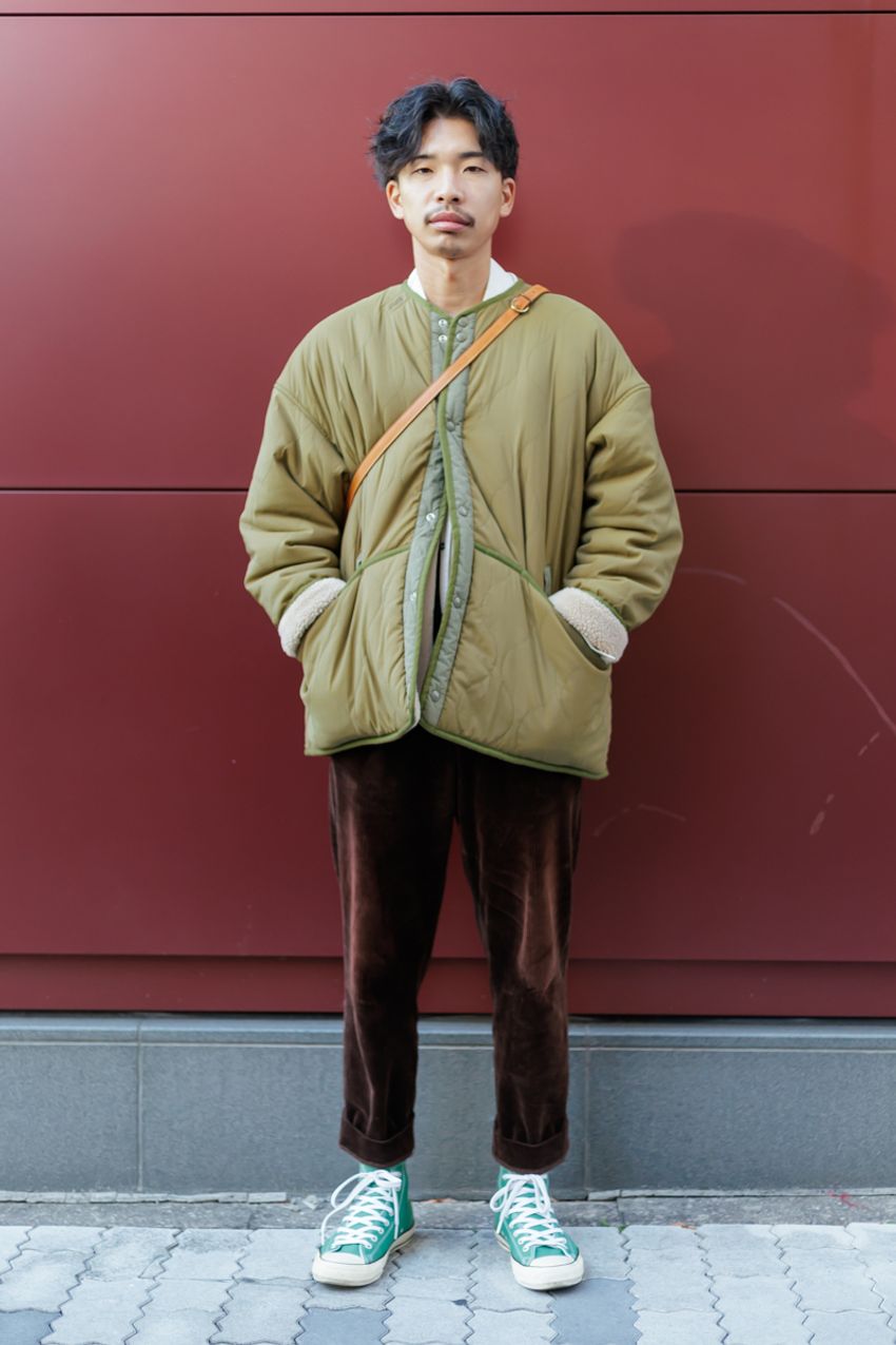 ゆるめトップス＋細身ボトムスで作る“Vライン”シルエット。スナップに見る新潮流【20代 30代 40代別】 - 7枚目の画像