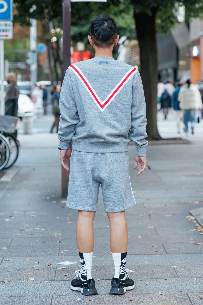 スウェットで寛ぐ休日のセットアップ 久瀬泰幸 2枚目の写真