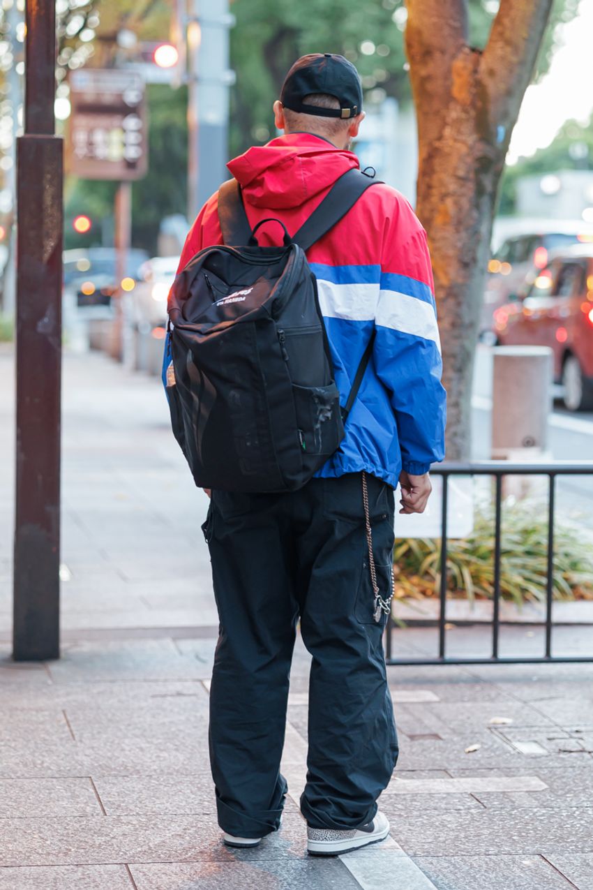 スポーティな“レトロブルゾン”がキテる！シャカシャカや派手色をいい感じに着た街の好例 - 3枚目の画像