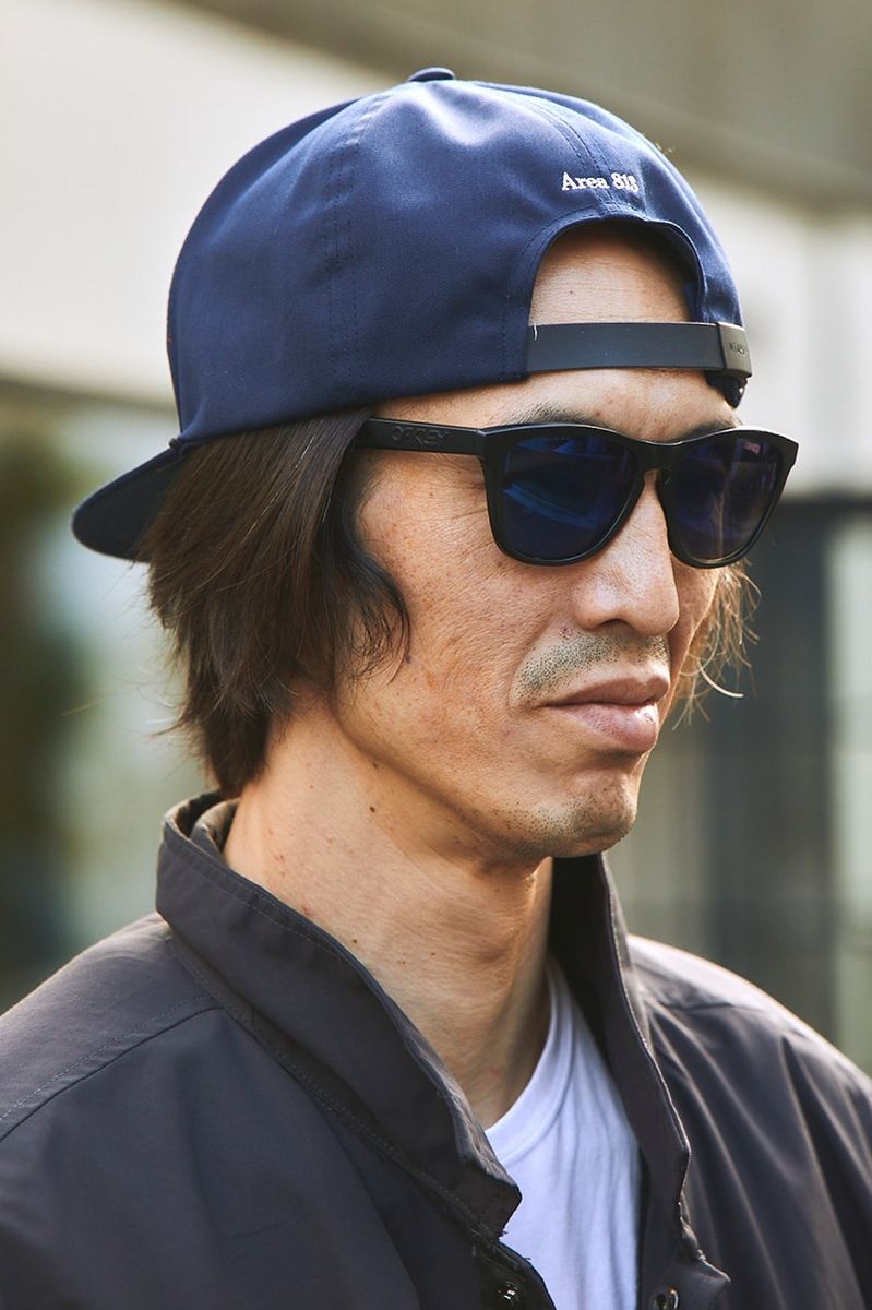 シンプルコーデに青で変化を TOMO 2枚目の写真