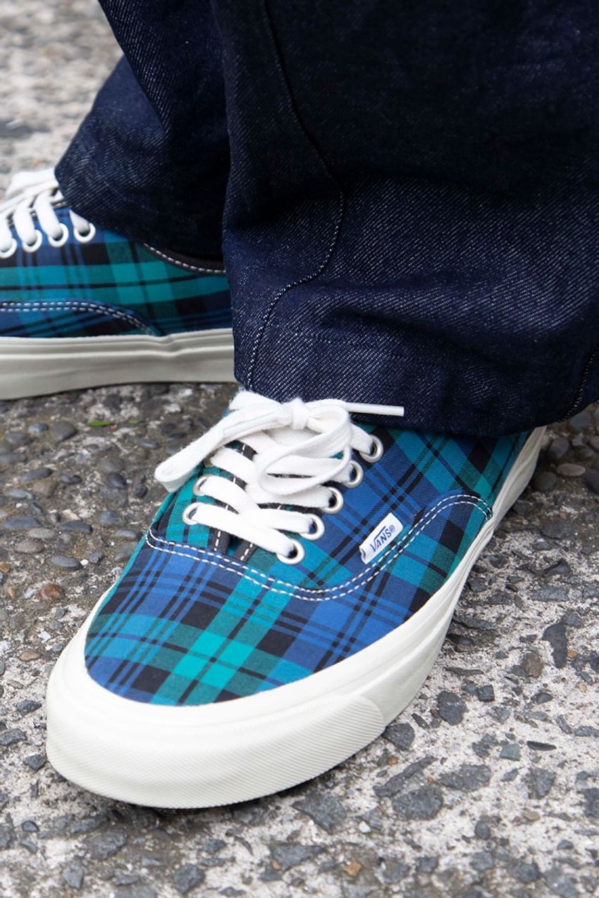 定番だからこそヒネリを効かせたい！ 色柄ヴァンズで装いに個性を加えたグッドコーデ5選 - 7枚目の画像