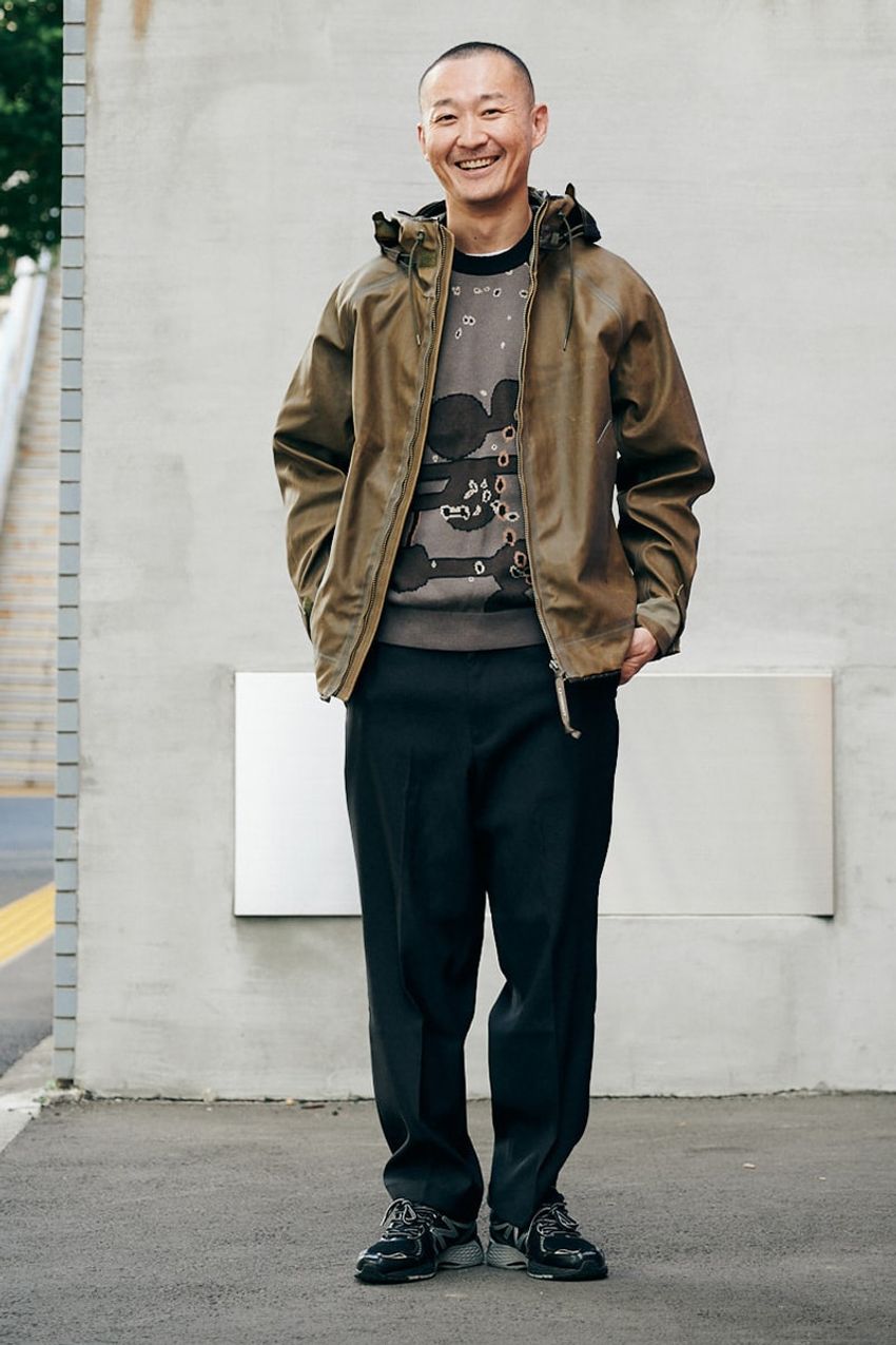 メタリック系「ニューバランス」が大人の足元を彩る！街のリアル冬コーデ3選 - 6枚目の画像