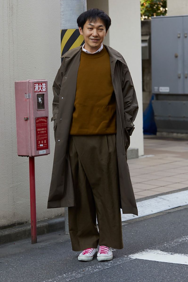 上質な茶系ワントーンをピンクで外す遊び心を真似したい 金子太一