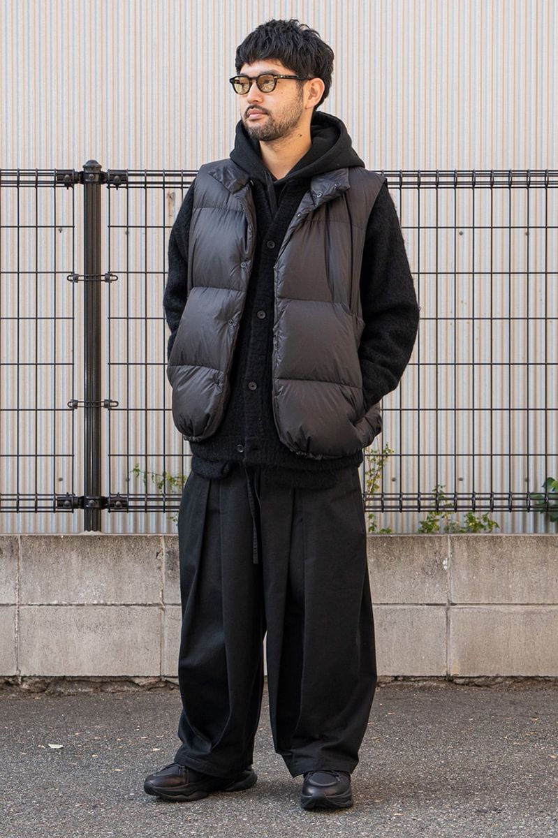 レイヤードと素材感で差をつけるブラックコーデ 川﨑 脩