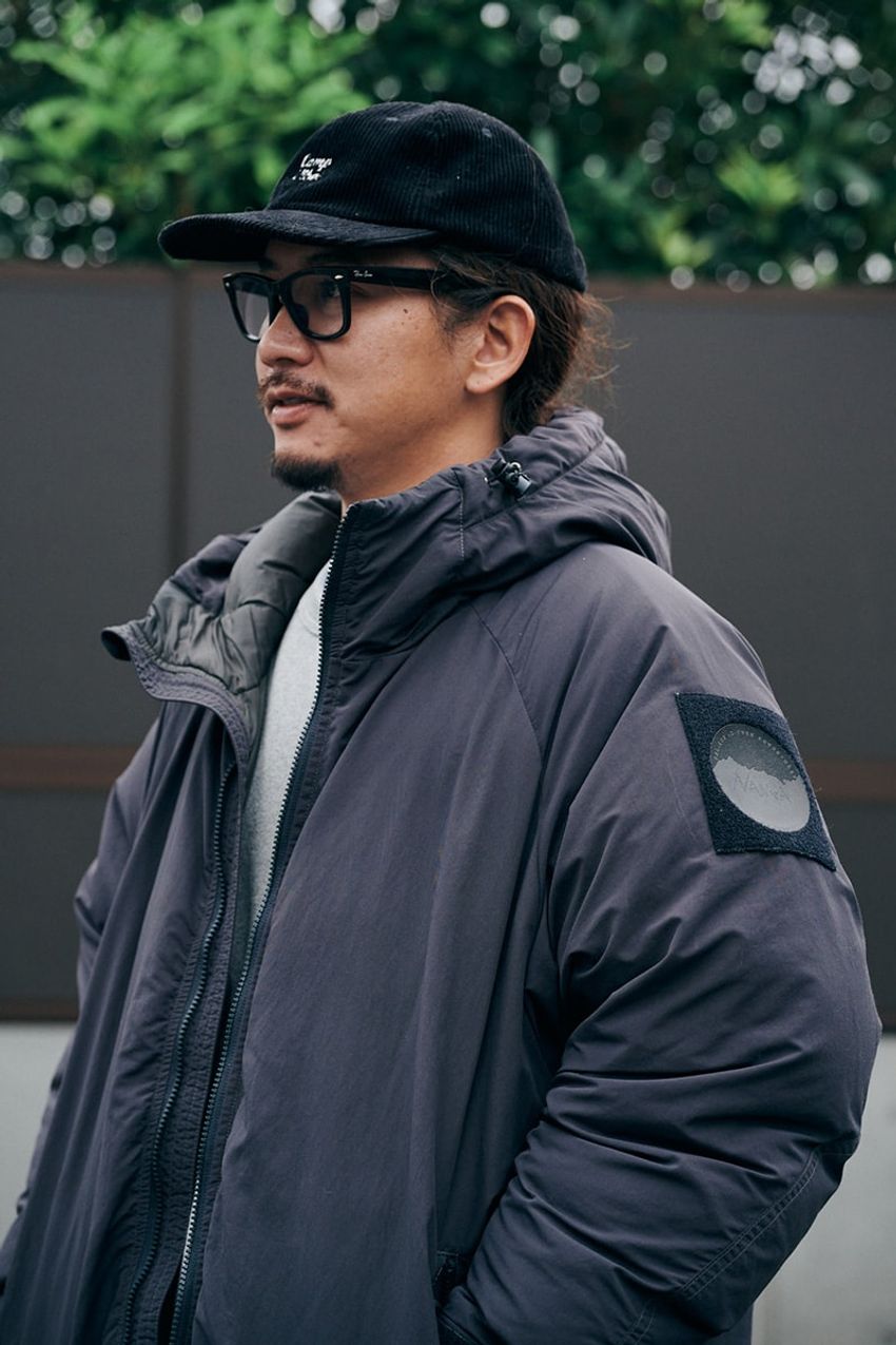 ワコマリアコラボも！バリエーション豊かな「ナンガ」のダウン、街角の3人の着こなし - 3枚目の画像