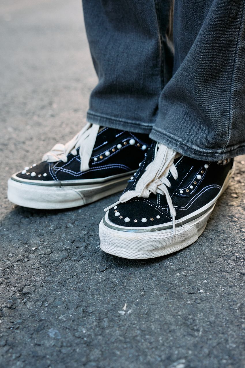 いつもの「ヴァンズ」を“変わりダネ”に！グッドセンスなアレンジ力を活かした3名のコーデ好例 - 4枚目の画像