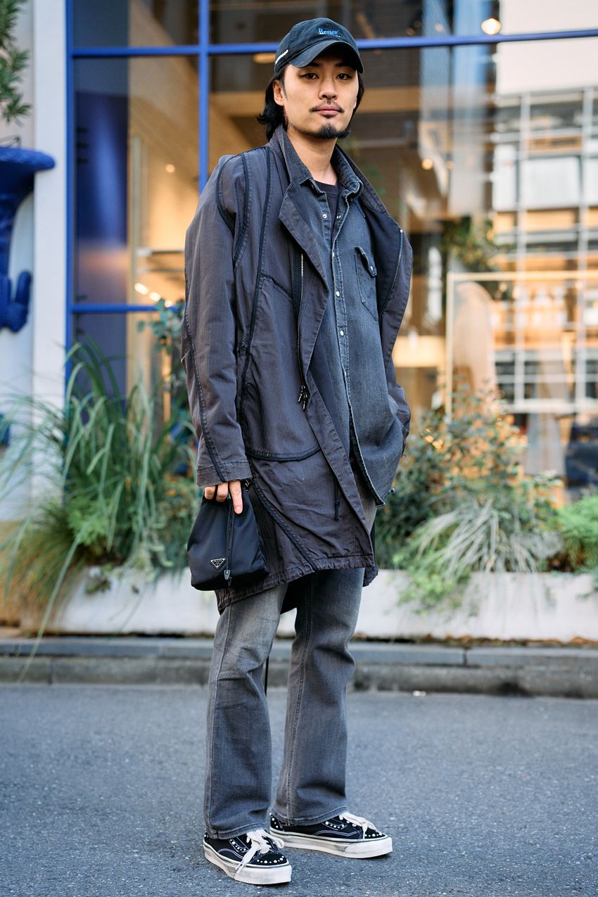 「巾着プラダ」は休日バッグの最適解！楽して洒落て見える特効薬の処方箋3選 - 1枚目の画像