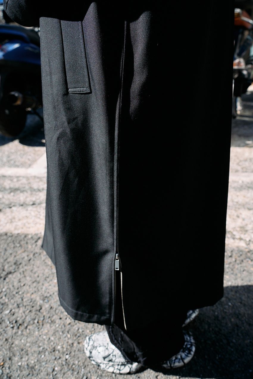 大人の休日バッグ、街の人気は「黒ポーチ」だった！みんなが使っていたブランドは…… - 7枚目の画像