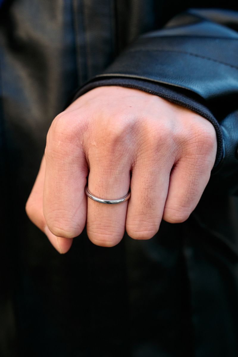 差し色はバッグ派。黒×青の配色がGOOD 阿部絋弥 5枚目の写真