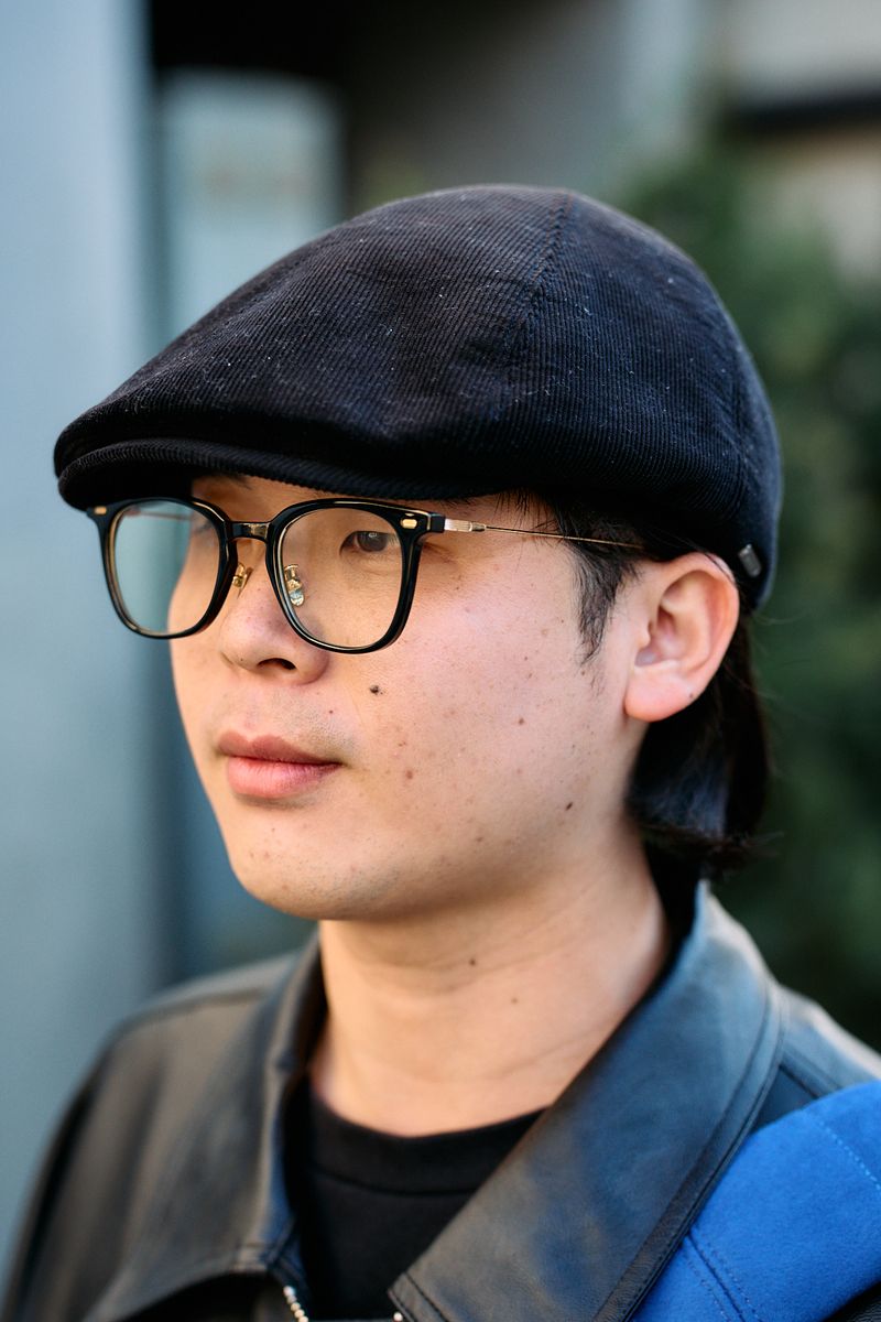 差し色はバッグ派。黒×青の配色がGOOD 阿部絋弥 3枚目の写真