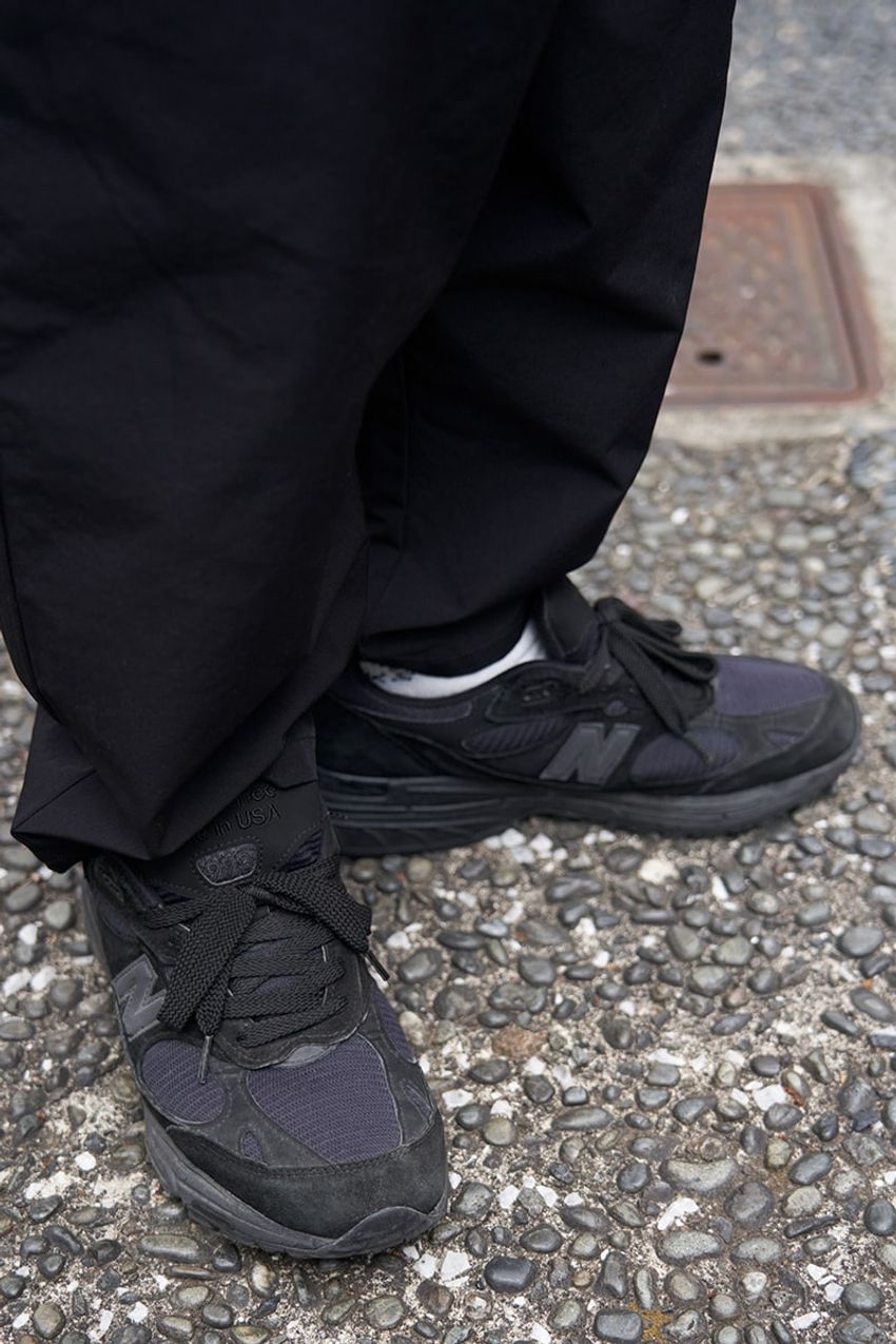 存在感抜群、ニューバランス「トリプルブラック」。洒落者たちの起用法を街角スナップで - 4枚目の画像