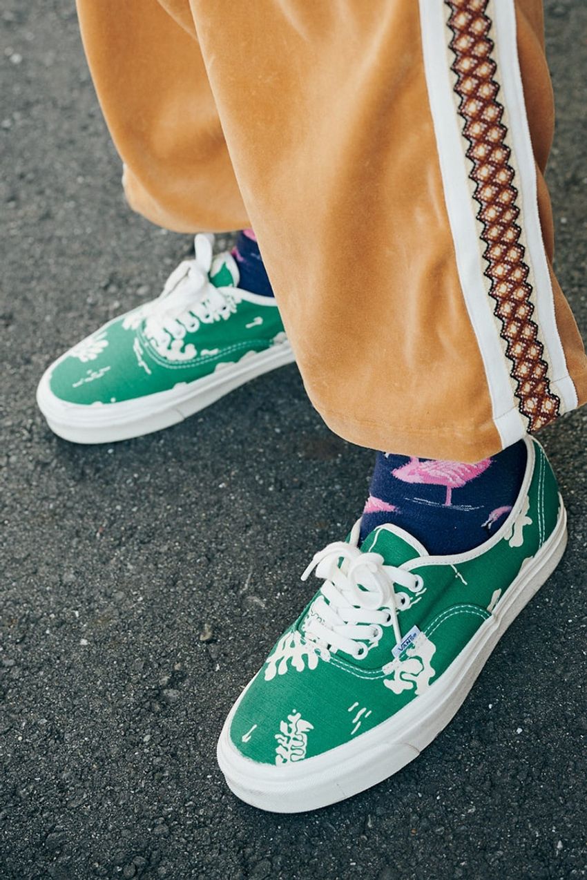 定番だからこそヒネリを効かせたい！ 色柄ヴァンズで装いに個性を加えたグッドコーデ5選 - 5枚目の画像