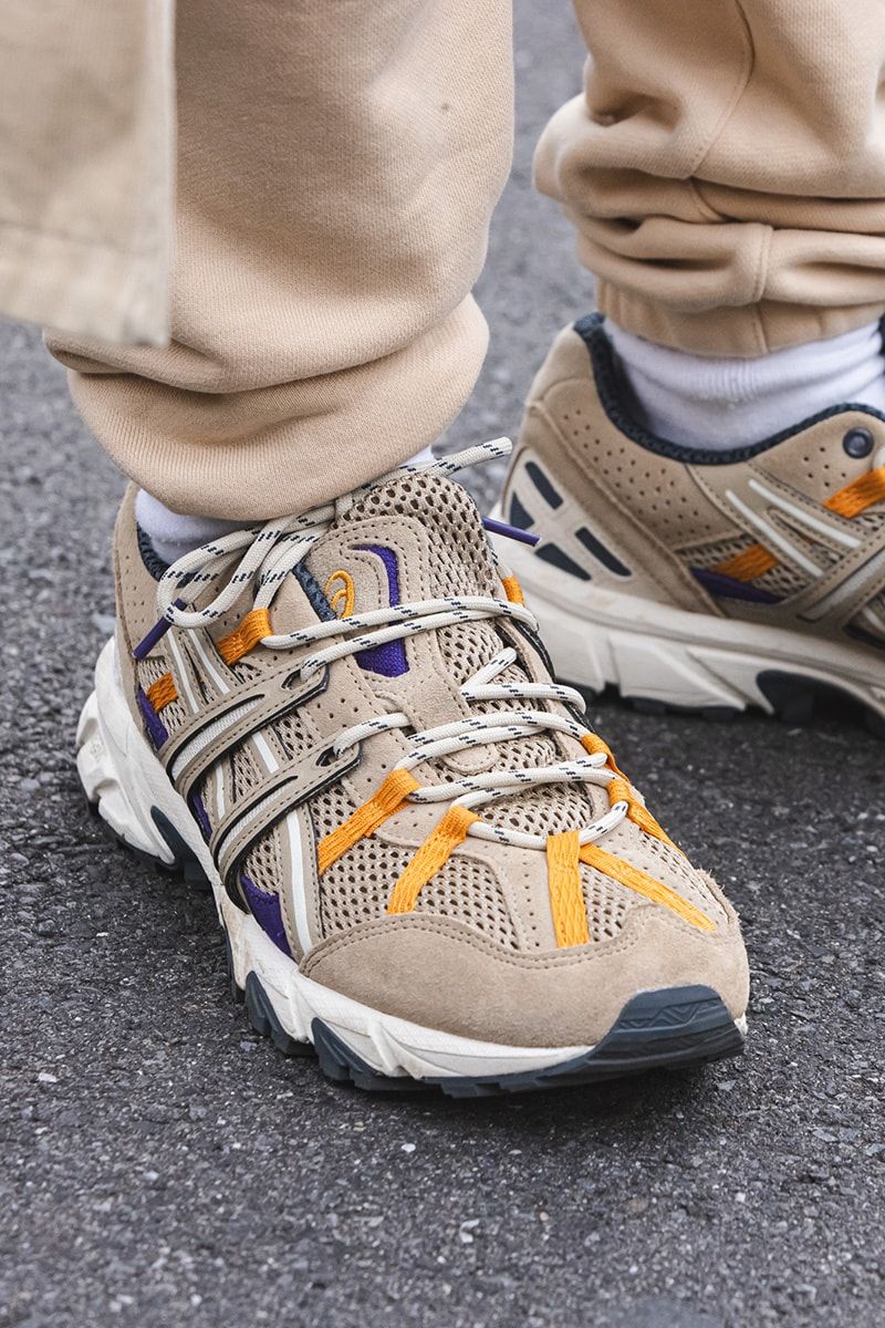 オフホワイトのコートコーディネート | 241219-1226-44 小林ディスカス 3枚目の写真