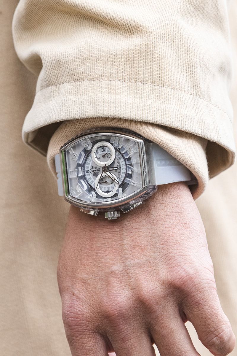 オフホワイトのコートコーディネート | 241219-1226-44 小林ディスカス 5枚目の写真