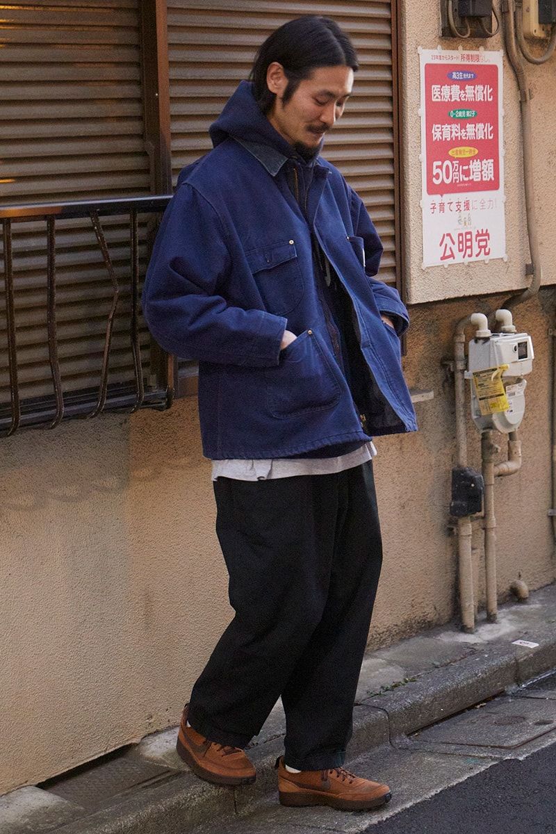 パンツ=SSZ ジャケット=カーハート パーカ=チャンピオン スニーカー=ナイキ×トムサックス