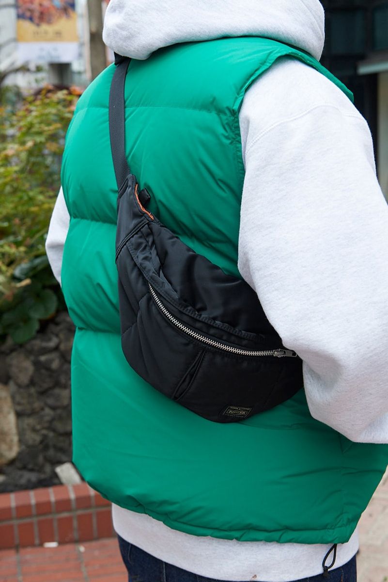 エクストララージのダウンベストコーディネート | 241215-1638-16 Yun JiHoon 4枚目の写真