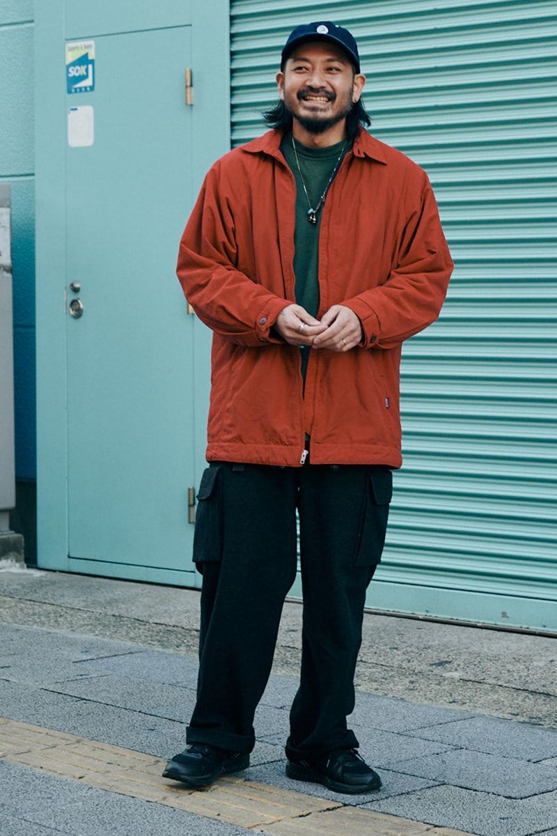 トップス＝ステューシー　ジャケット＝パタゴニア　パンツ＝ギャップ