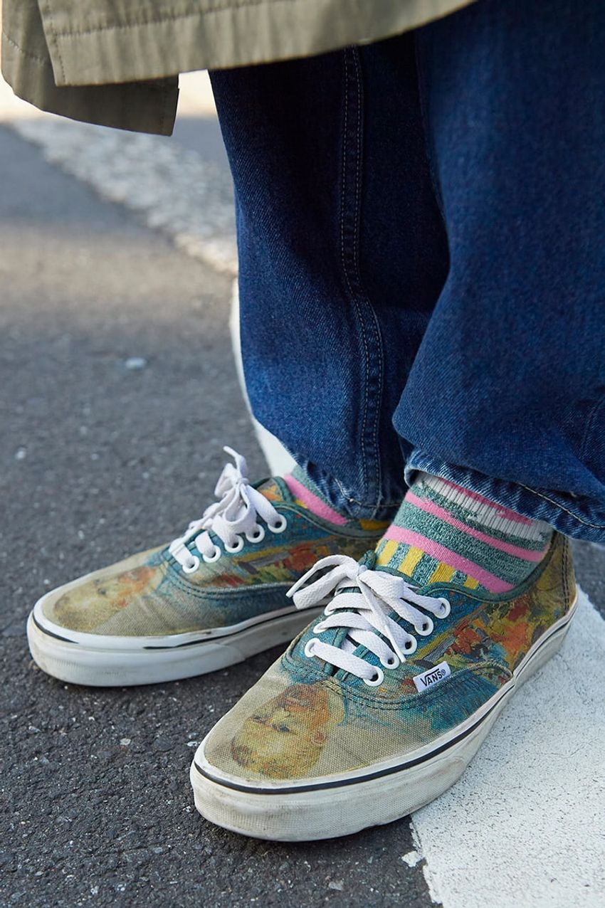 定番だからこそヒネリを効かせたい！ 色柄ヴァンズで装いに個性を加えたグッドコーデ5選 - 11枚目の画像