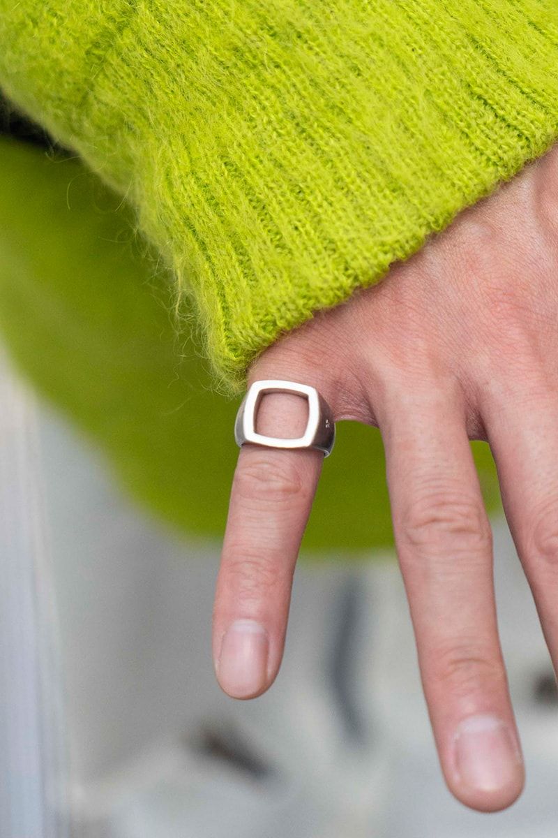 シュタインのカーディガンコーディネート | 241217-2229-34 岡田有努 2枚目の写真