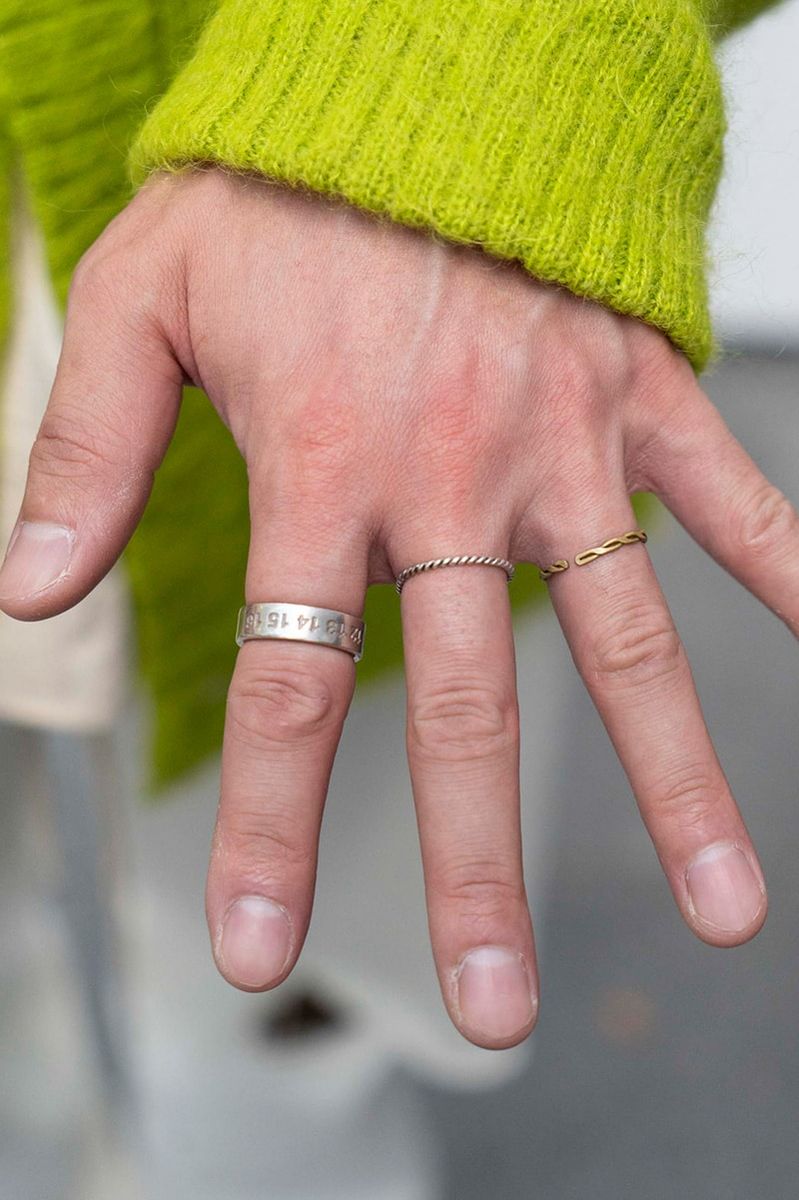 シュタインのカーディガンコーディネート | 241217-2229-34 岡田有努 3枚目の写真