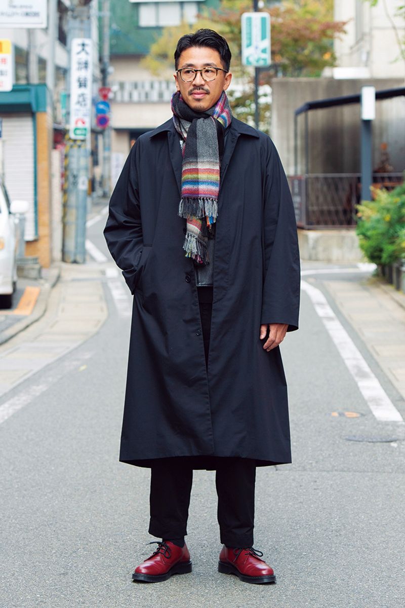 ポイントは小物にあり！黒いコートを重くさせないコツ 吉田雄一