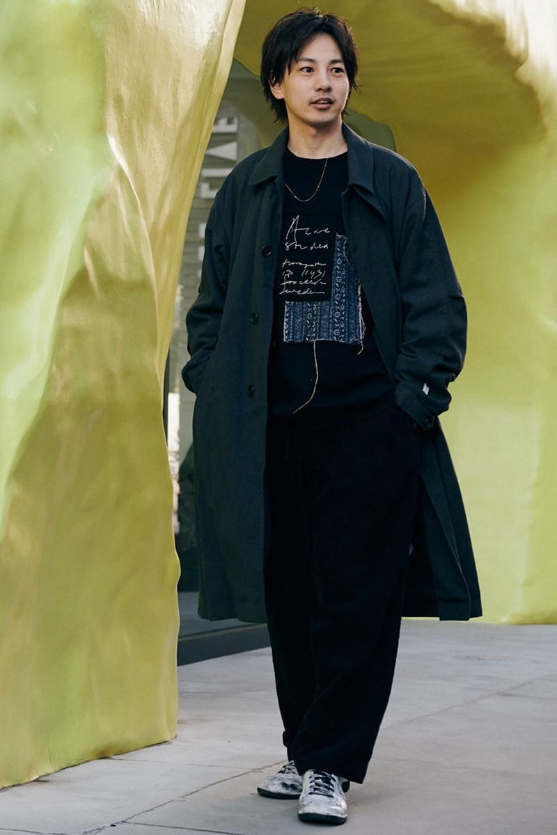 ジャケット/アウター＝ダイワピア39　トップス＝アクネストゥディオズ　パンツ＝ワイルドライフテーラー　靴＝メゾン マルジェラ