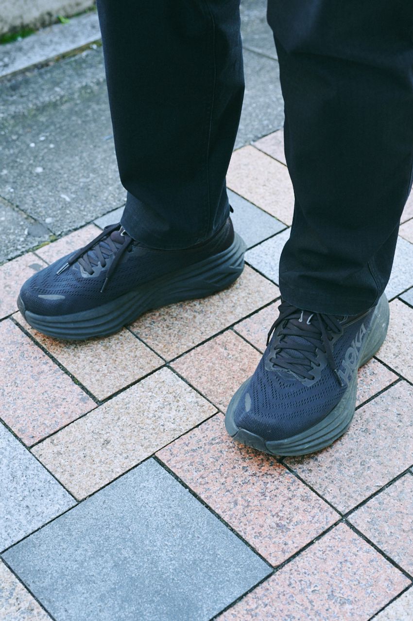 「ホカ」は“黒のボンダイ”に限る！コート、キルティングアウター、冬コーデとの合わせ方3例 - 8枚目の画像