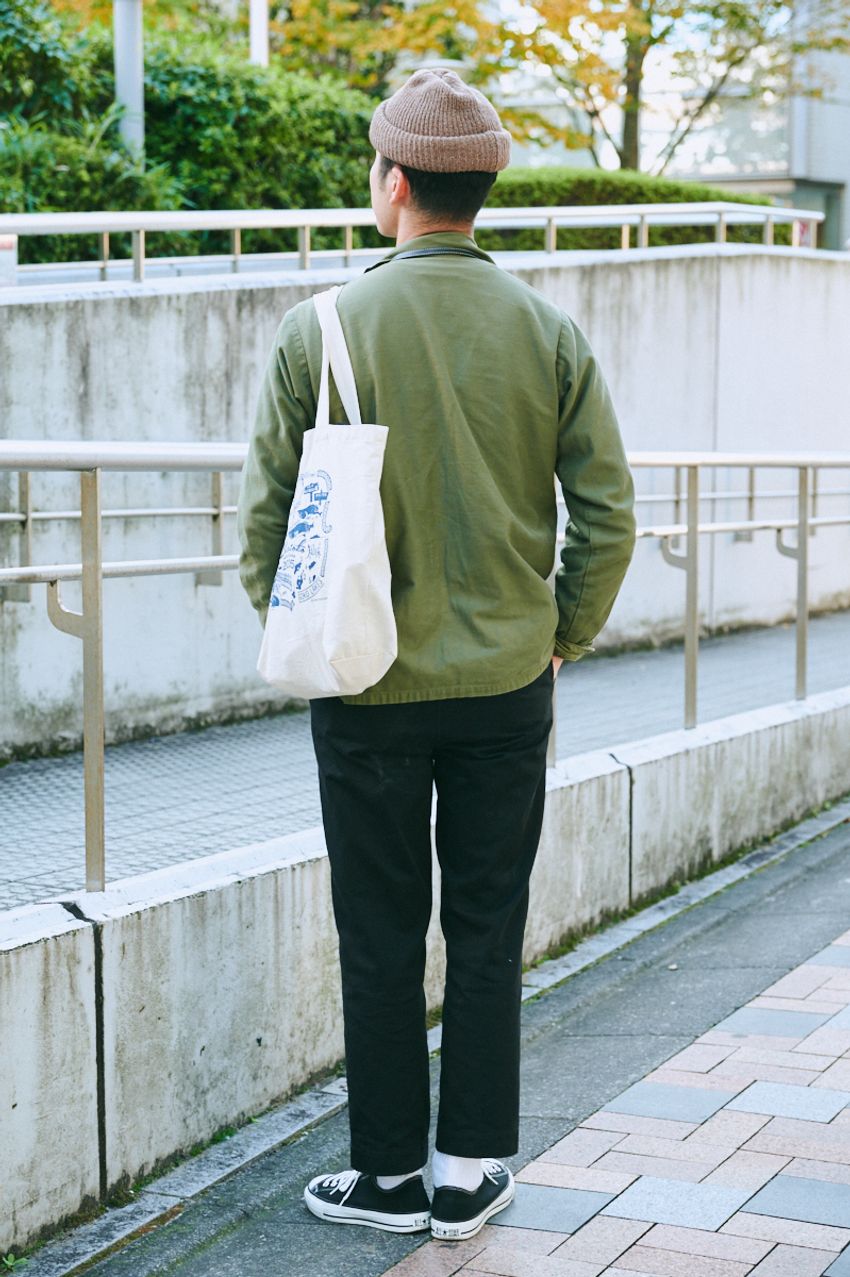 ゆるめトップス＋細身ボトムスで作る“Vライン”シルエット。スナップに見る新潮流【20代 30代 40代別】 - 6枚目の画像