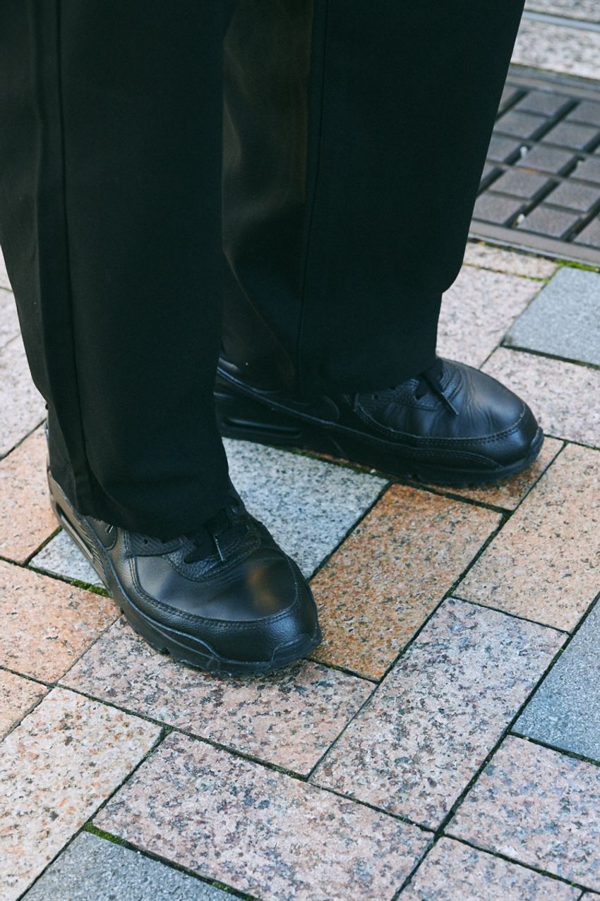 「ブラックレザーのナイキ」で大人カジュアルに品を加えた3名の達人。愛用品はエア ジョーダン、フォース 1 - 4枚目の画像