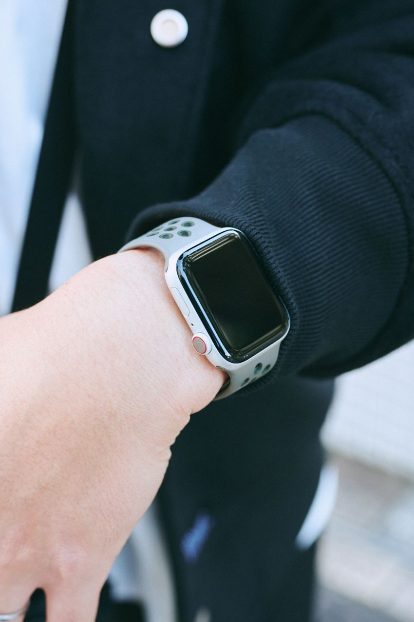 「ブラックレザーのナイキ」で大人カジュアルに品を加えた3名の達人。愛用品はエア ジョーダン、フォース 1 - 3枚目の画像