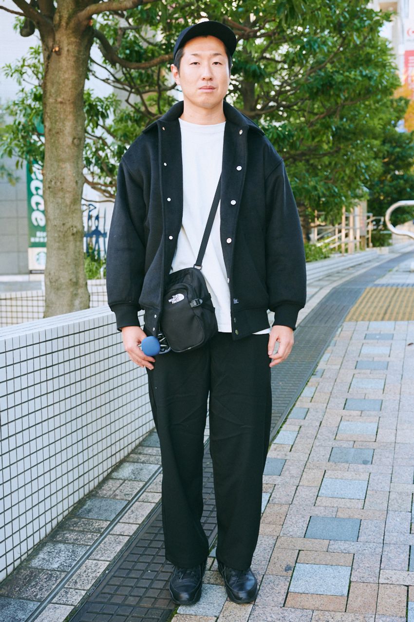 大人の休日バッグ、街の人気は「黒ポーチ」だった！みんなが使っていたブランドは…… - 3枚目の画像