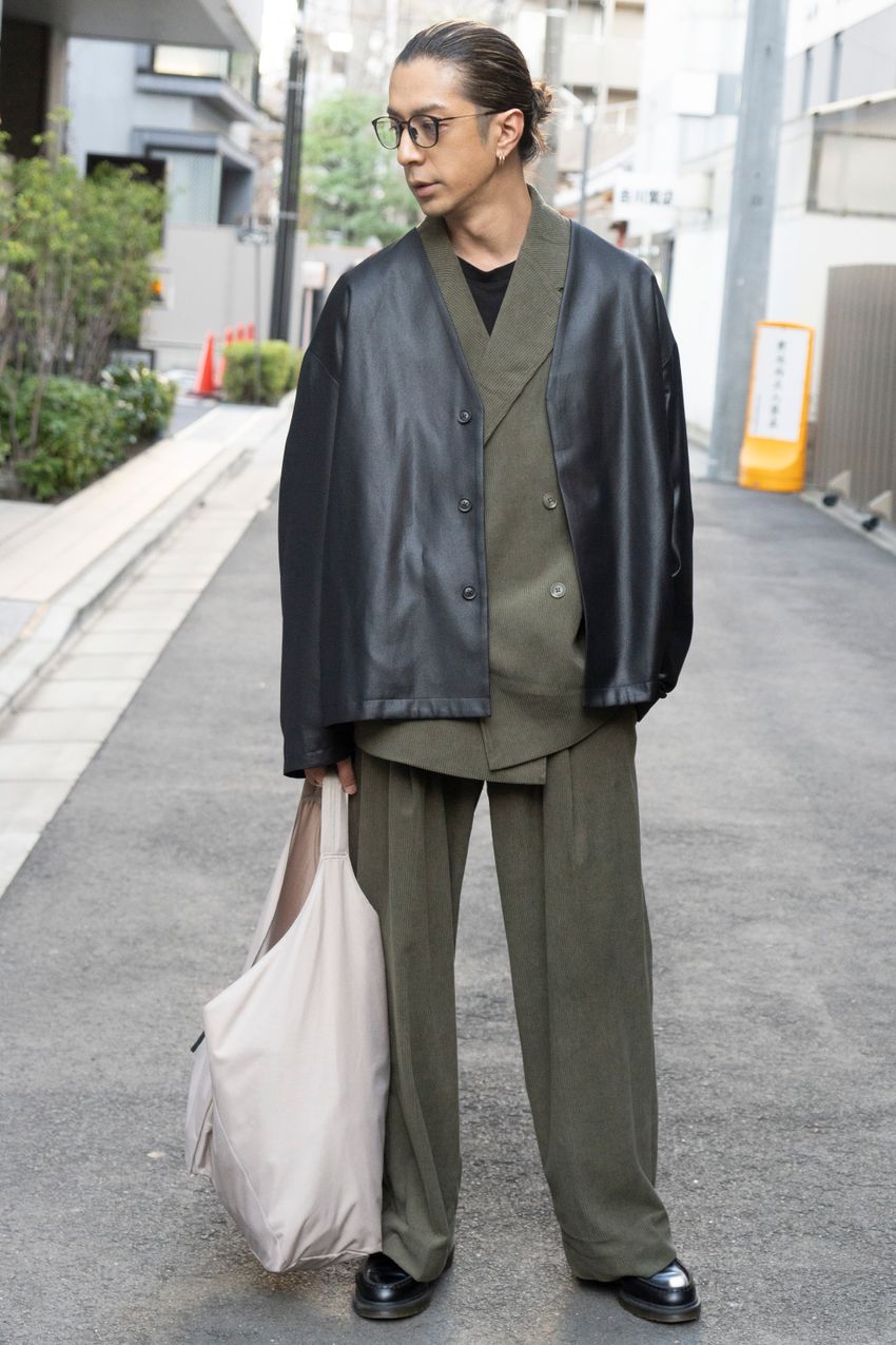 上品に合わせたい“でっかいトート”。街角の洒落者3名に見るこだわりの素材＆形 - 4枚目の画像