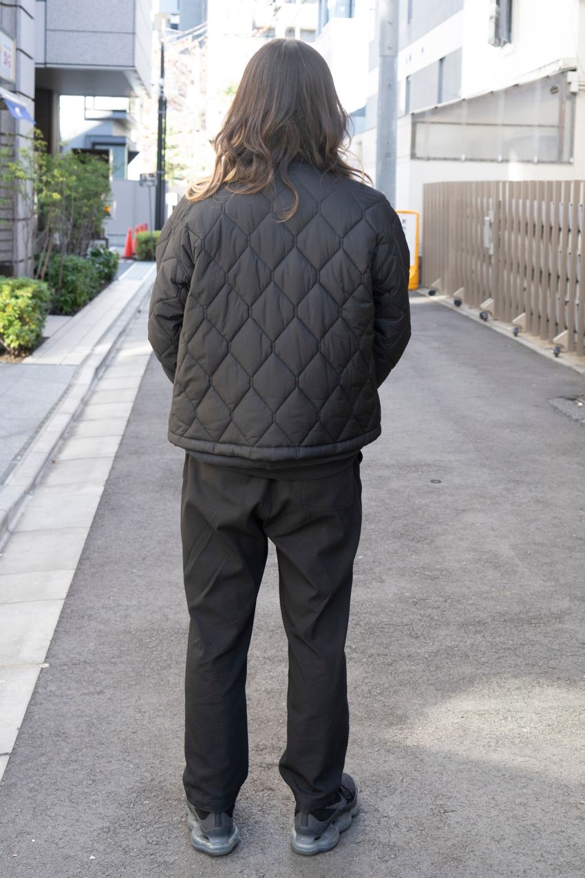 全身黒コーデは“キルティングジャケット”でニュアンスを。それを実践した街角の3名 - 5枚目の画像