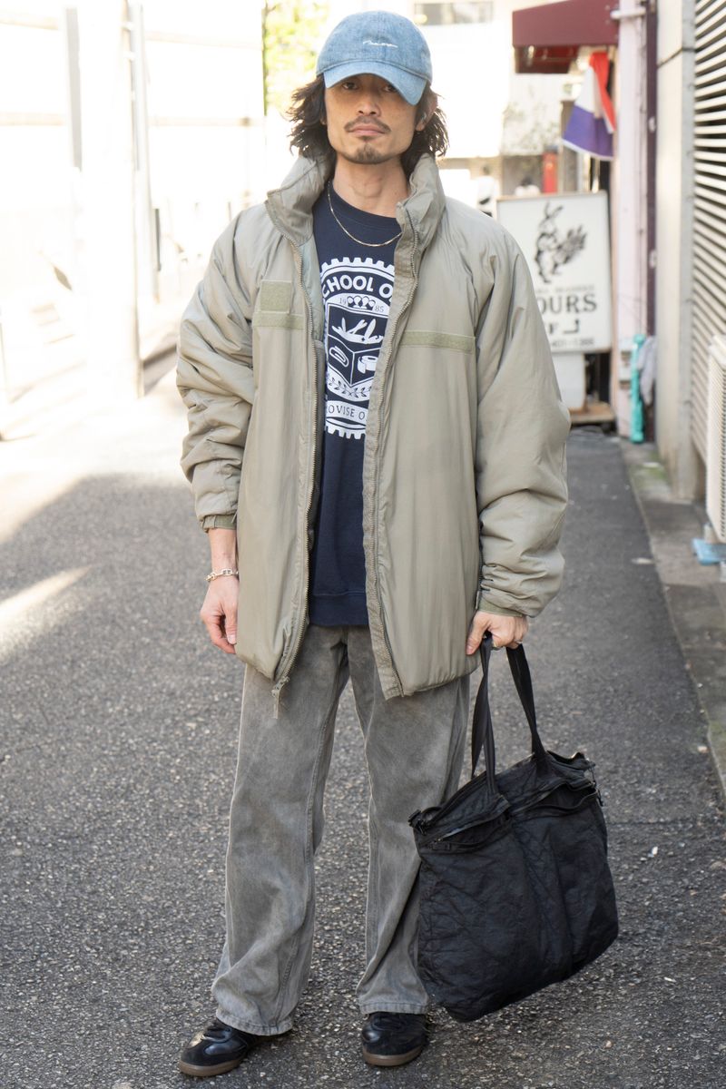 くすみカラーの服にデニムキャップがマッチ 壽福憲太