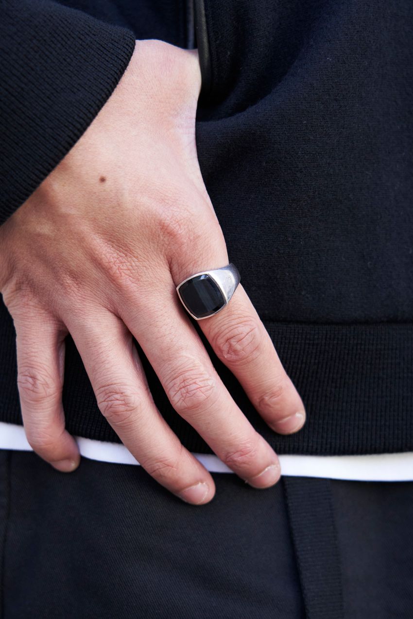 「コム デ ギャルソン」の隠れ名アイテムは“黒＆紺パンツ”だった！目立たないこそこだわるベシ - 13枚目の画像