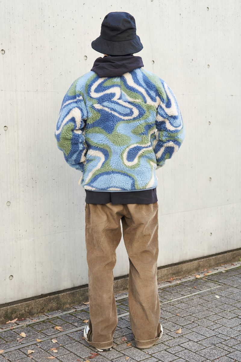 やわらかな印象のフリースで色柄を纏う マサカズ 2枚目の写真