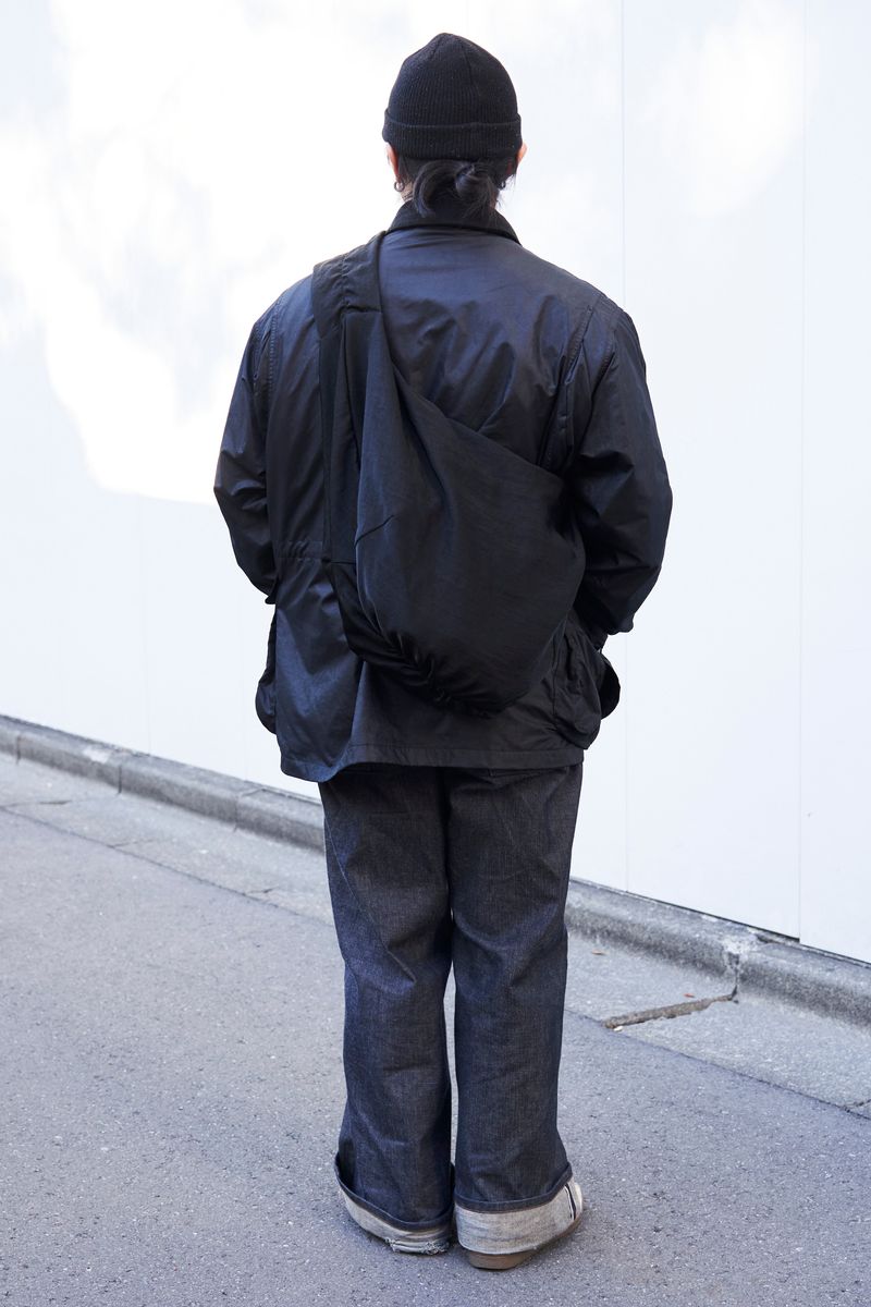 インパクト大の太縁メガネと黒コーデが融合 コッピー 2枚目の写真