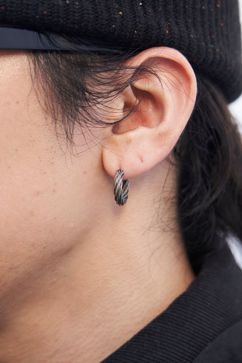 インパクト大の太縁メガネと黒コーデが融合 コッピー 4枚目の写真