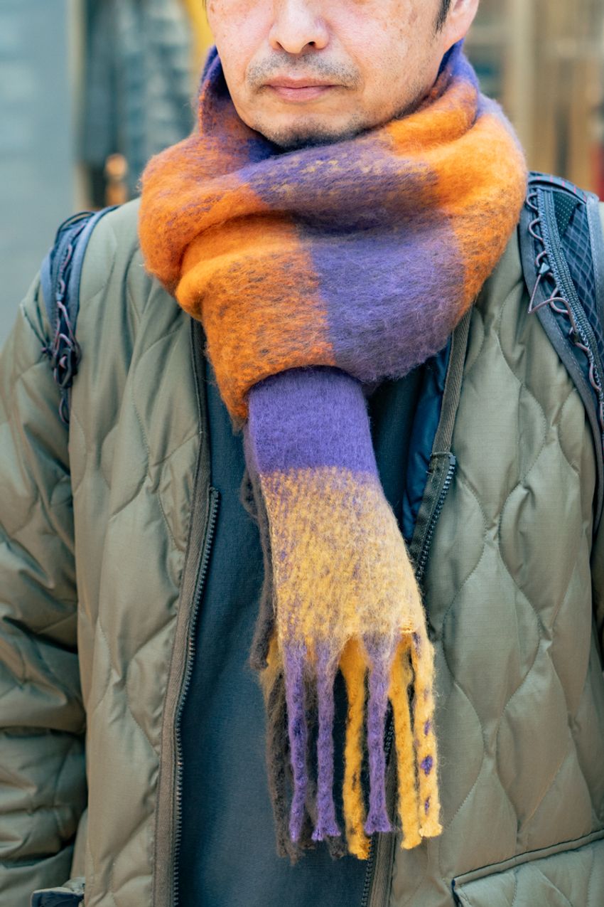 “色＆柄挿し”はマフラーを使うべし！防寒だけじゃないその効果効能を三者三様のコーデで - 5枚目の画像